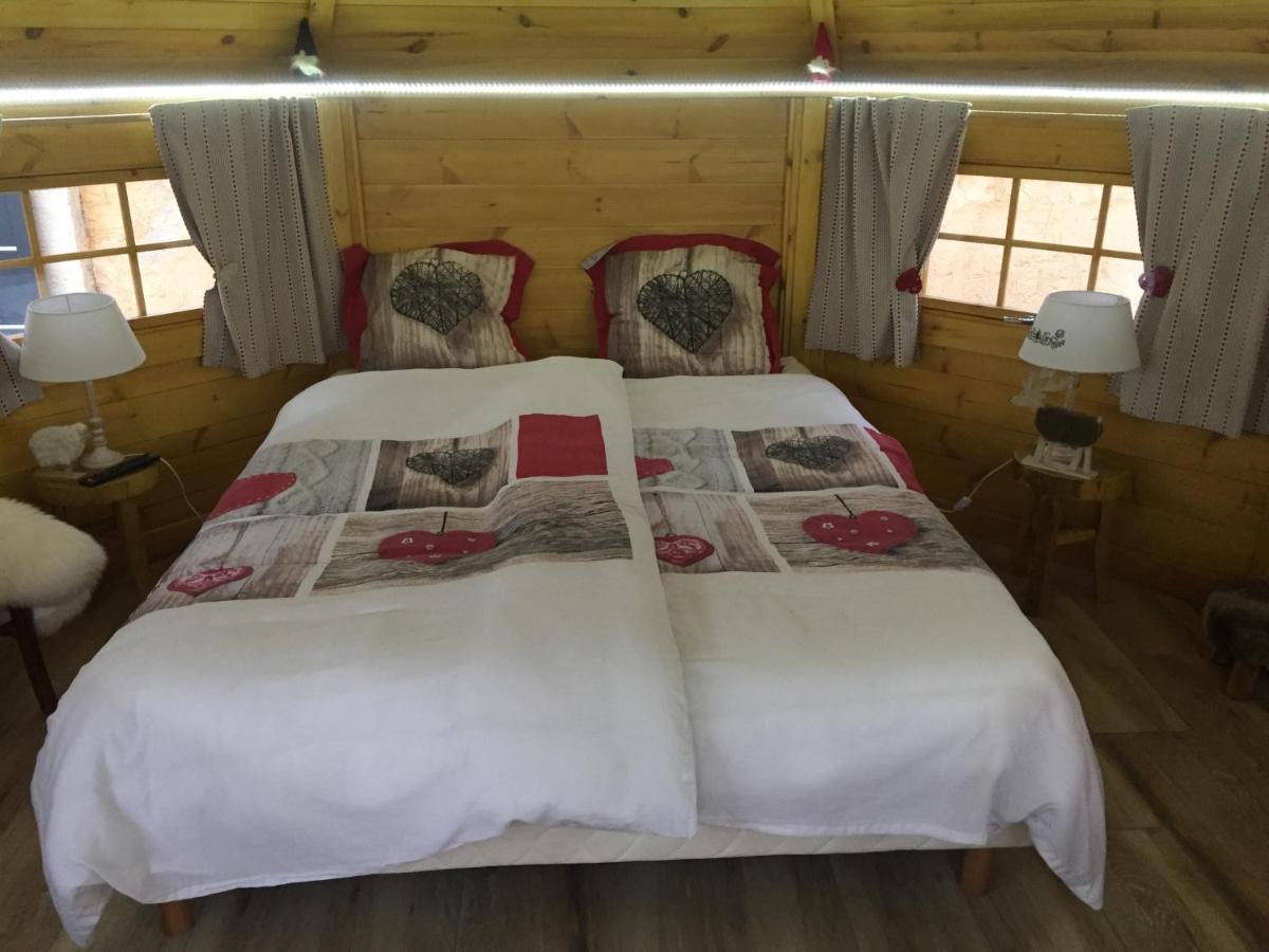 Alaguyauder Le Kota Bed & Breakfast Chatillon-sur-Broue Eksteriør bilde